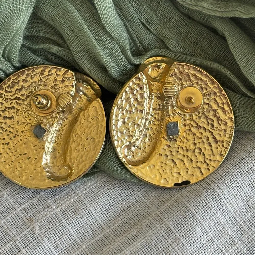1980's Elegant Vintage Gold-Tone Leaf on Black Enamel Round Post Earrings